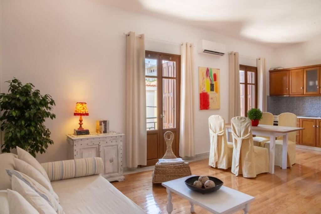 Seaview Stylish Flat In Andros - Walk To Beach Andros Town Exterior foto